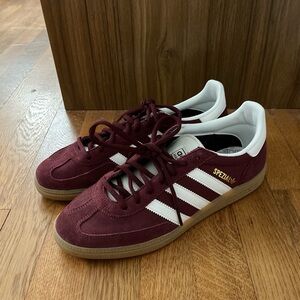 Like new Adidas Originals Handball Spezial Burgundy Sneakers (Unisex)